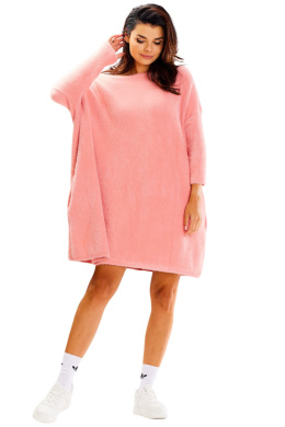 Sukienka swetrowa mini oversize szeroki dekolt długi rękaw różowa A618