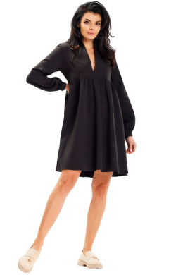 Sukienka mini rozkloszowana długi rękaw głęboki dekolt szpic czarna A636