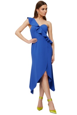 Sukienka midi z falbaną na jedno ramię bez rękawów taliowana niebieska K185